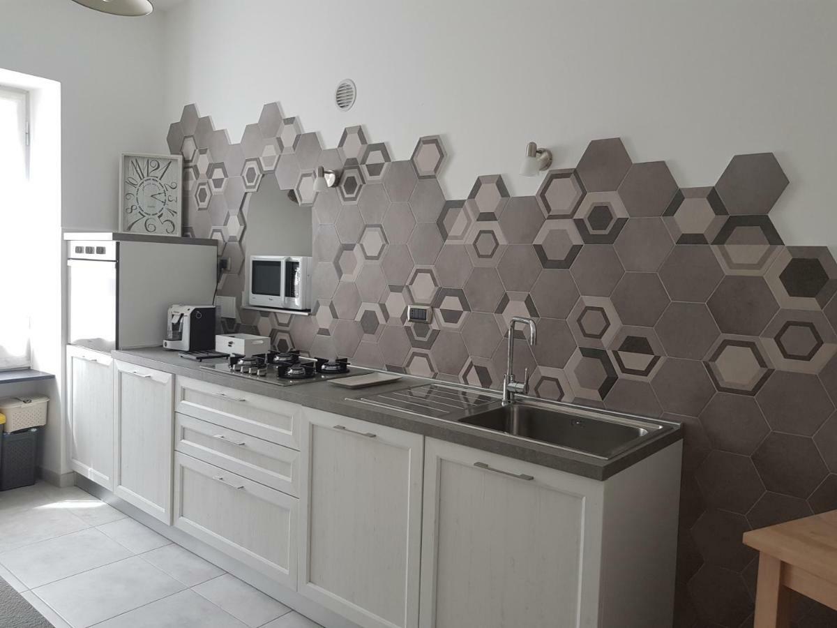 شقة Modern Flat With Panoramic Terrace In Zuccarello المظهر الخارجي الصورة