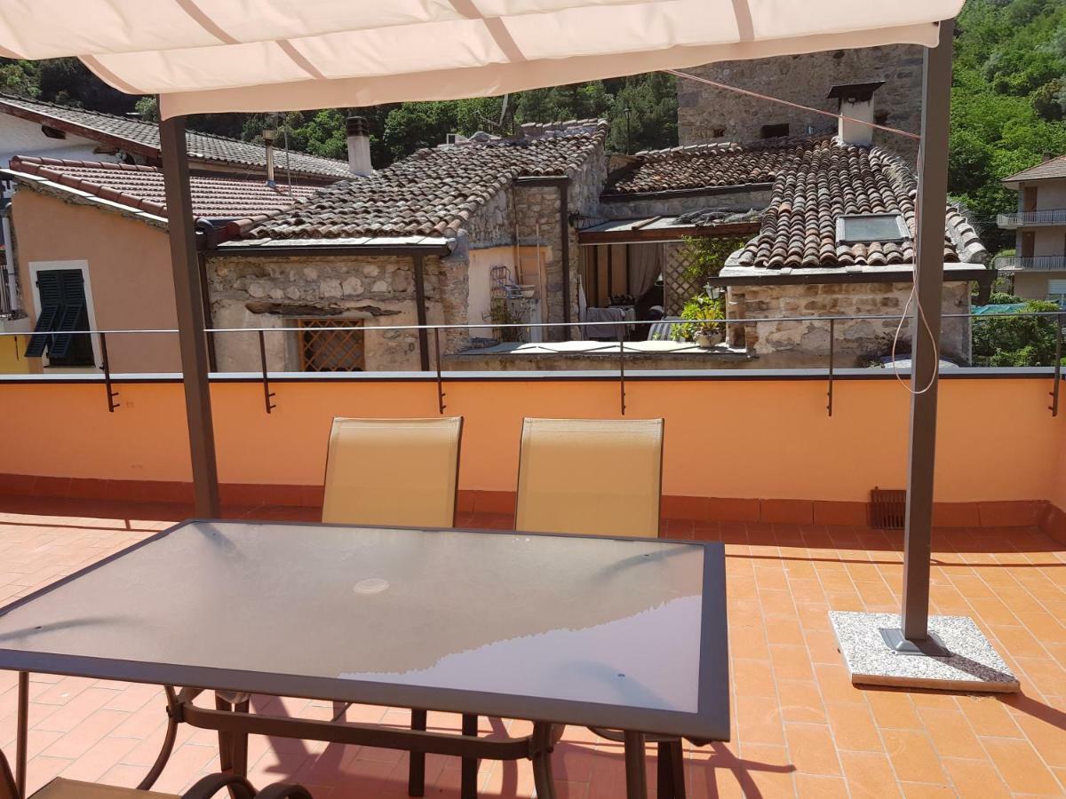 شقة Modern Flat With Panoramic Terrace In Zuccarello المظهر الخارجي الصورة